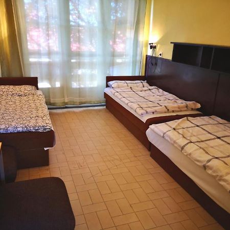 Beach Club Panzio Es Camping Aparthotel Zamárdi Buitenkant foto