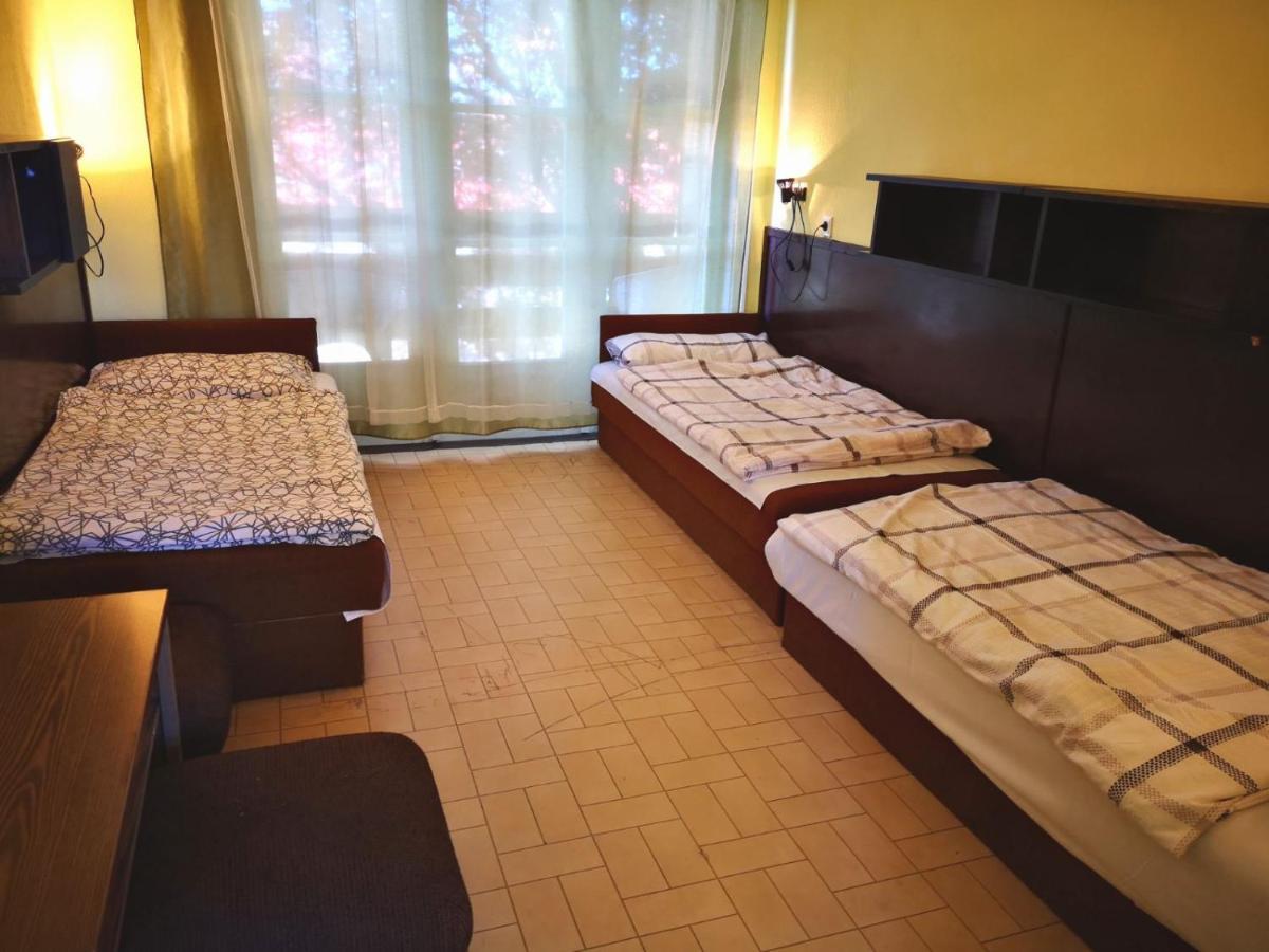 Beach Club Panzio Es Camping Aparthotel Zamárdi Buitenkant foto